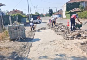 ERGENE’DE VAKIFLAR MAHALLESİ’NİN YOLLARI YENİLENDİ