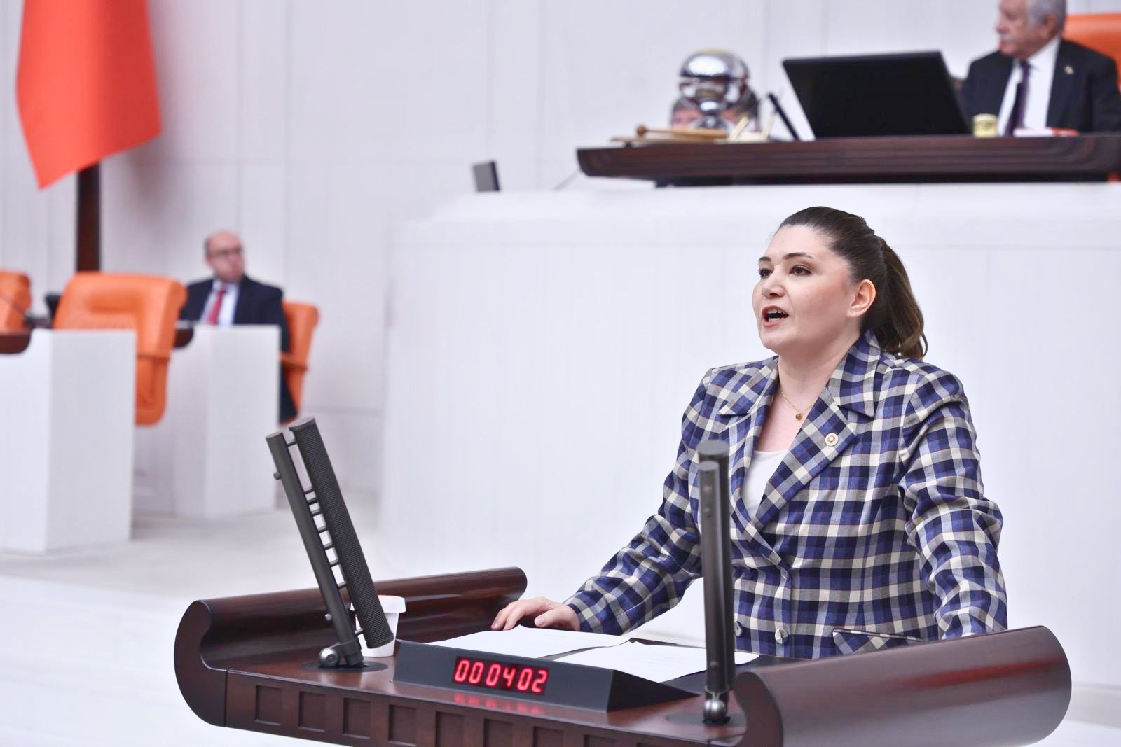 İYİ PARTİLİ TAŞÇI TEKİRDAĞLI ÇİFTÇİNİN AFET ZARARINI MECLİSE TAŞIDI