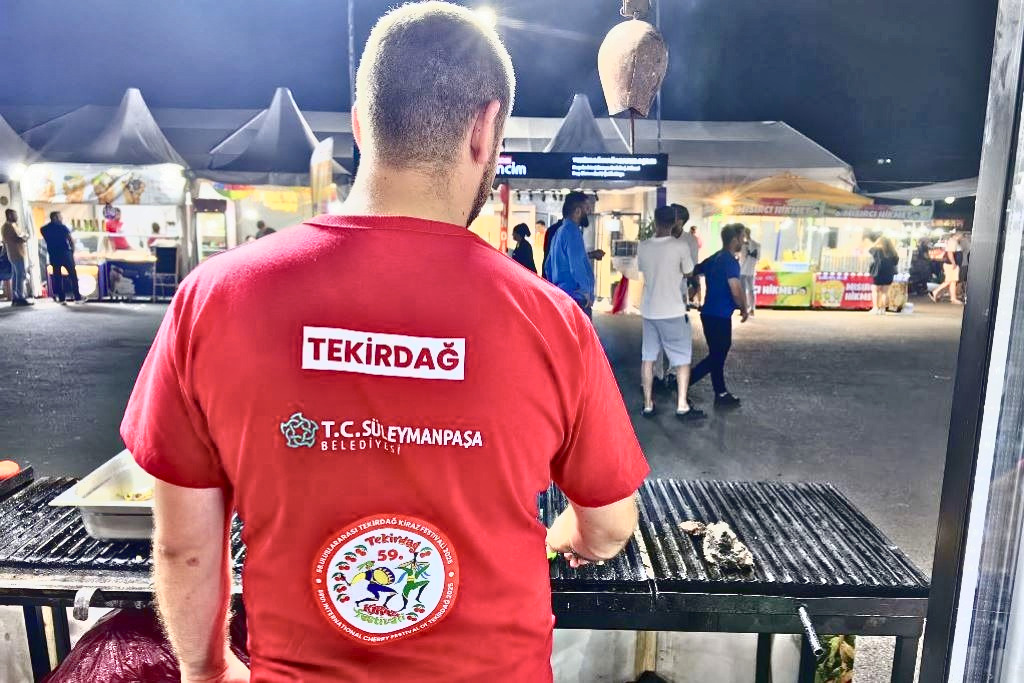 KİRAZ FESTİVALİ’NDE STANT KRİZİ: ALAN TAHSİSİ ÇIKMAZI ESNAFI HAREKETE GEÇİRDİ