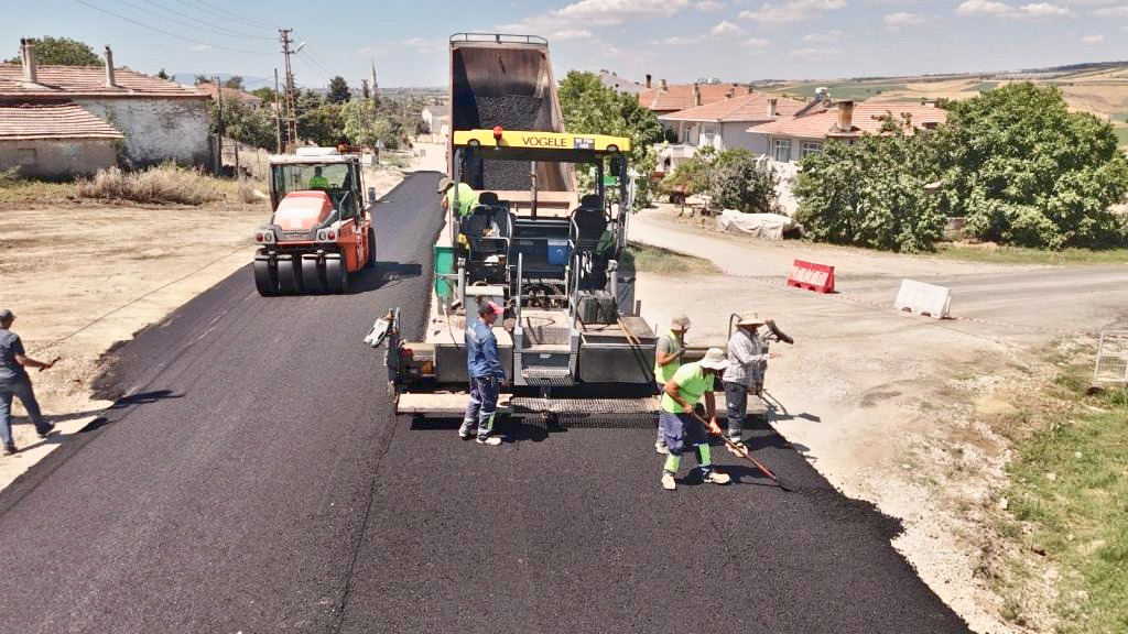 KÖSEİLYAS’A MODERN DOKUNUŞ: PINAR CADDESİ SICAK ASFALTA KAVUŞTU