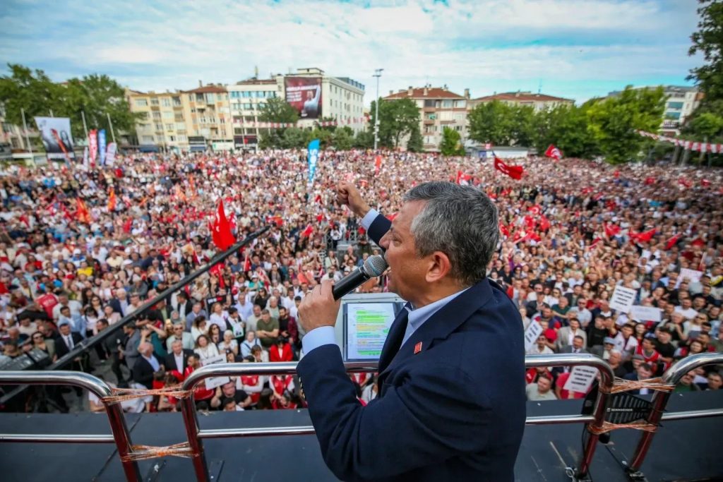 MAHKEME KARARI SONRASI ÖZGÜR ÖZEL LÜLEBURGAZ’DA