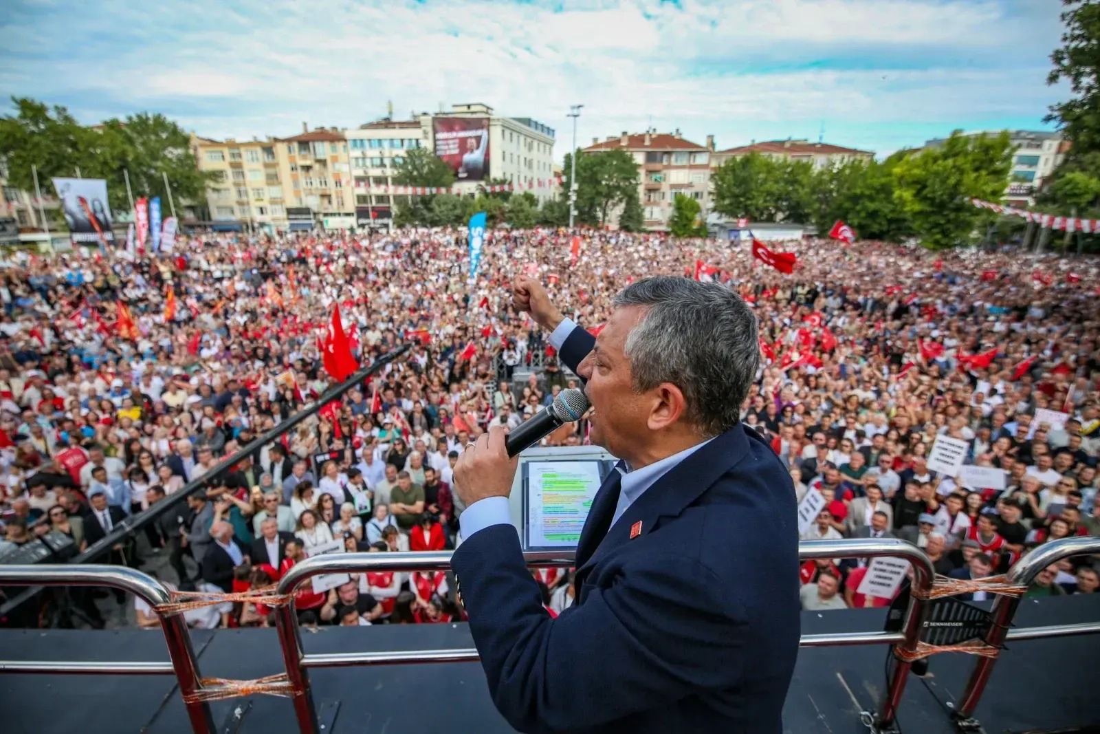 MAHKEME KARARI SONRASI ÖZGÜR ÖZEL LÜLEBURGAZ’DA
